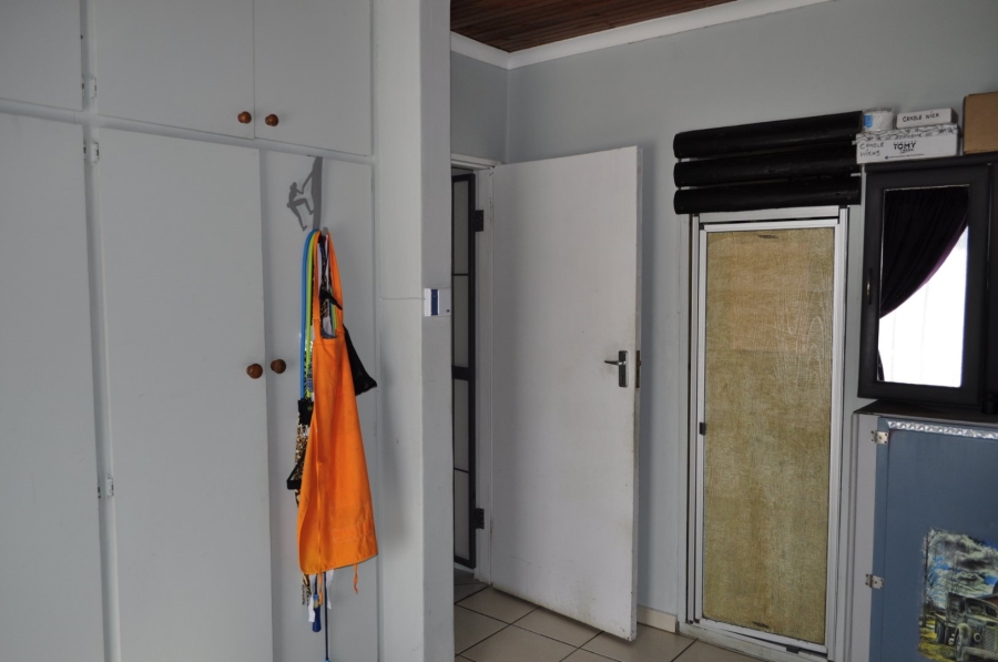 6 Bedroom Property for Sale in Wavecrest Eastern Cape